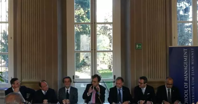 lum tavolo 695x365 - Milano. Inizia la stagione accademica dell’università LUM Jean Monnet