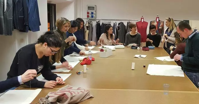 sartoria 695x365 - Al SIAM di Milano ripartono i corsi di sartoria!