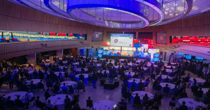 ICT SPRING 2019 IL LUOGO DOVE CONVERGE DIGITALE TECNICO E SCIENZA 695x365 - ICT SPRING 2019: IL LUOGO DOVE CONVERGE DIGITALE, TECNICO E SCIENZA