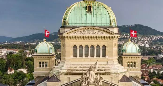 La Svizzera aggiorna la propria normativa nel campo delle criptovalute con un atto governativo La Svizzera aggiorna la propria normativa nel campo delle criptovalute con un atto governativo 695x365 - La Svizzera aggiorna la propria normativa nel campo delle criptovalute con un atto governativo