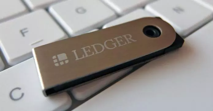 Ledger Nano S risolve le gravi vulnerabilità che davano accesso agli hacker al dispositivo 695x365 - Ledger Nano S risolve le gravi vulnerabilità che davano accesso agli hacker al dispositivo