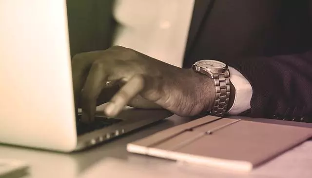 indoors 3246115 640 640x365 - Gli over 55 stanno passando agli acquisti online