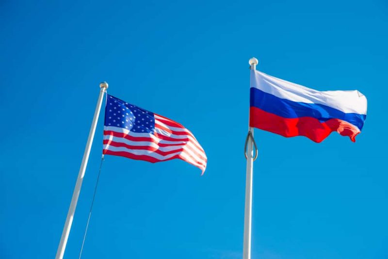 autorita statunitensi e russe che guardano entrambi i regolamenti e le adozioni crittografiche