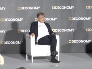 vitalik buterin di ethereum si scontra con bitcoin basher dr doom