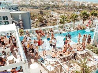 Malta AI e Blockchain Summit lanciano party in piscina esclusivi con la Proof of Steak