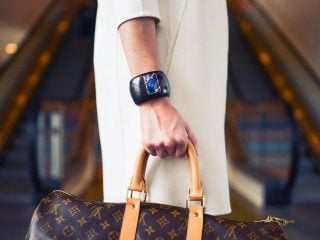 aura la piattaforma blockchain per la verifica dei beni di lusso prodotti da louis vuitton e christian dior coincodex