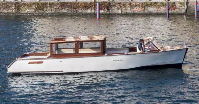 vaporina 695x365 - Cantiere Ernesto Riva. Scende in acqua la vaporina Elettra