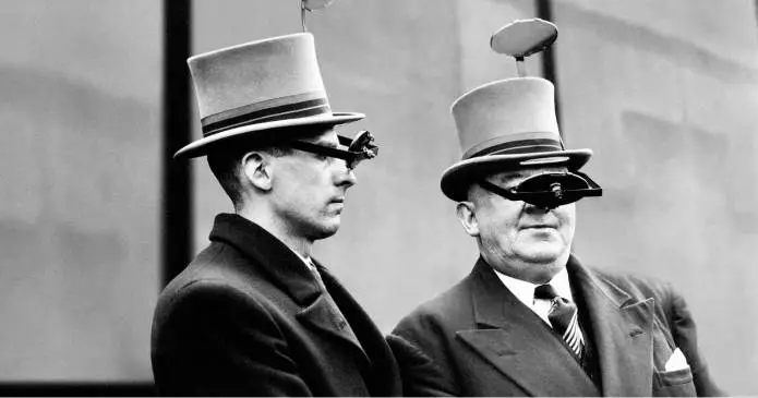 Cappelli con periscopio 695x365 - L’Ordine dei giornalisti della Lombardia ribadisce il diritto di accesso alle fonti