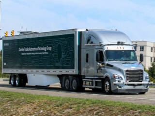 Daimler inizia a testare camion a guida autonoma su strade pubbliche 1