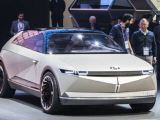 Hyundai ridisegna auto di lusso elettrica che diventa retro futuristica con il suo nuovo concept 45 EV