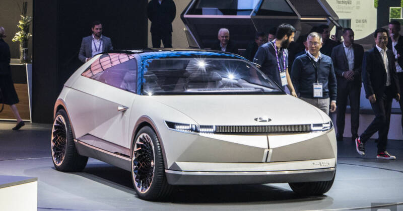 Hyundai ridisegna auto di lusso elettrica che diventa retro futuristica con il suo nuovo concept 45 EV 800x420 - Hyundai ridisegna l'auto di lusso elettrica che diventa retro-futuristica con il suo nuovo concept 45 EV