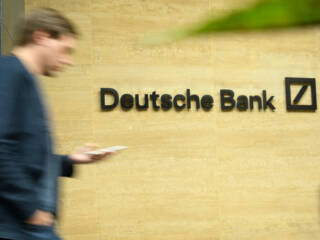 deutsche bank pilota la tecnologia blockchain per fornire una soluzione globale per la trasparenza della proprieta benefica blockchain news