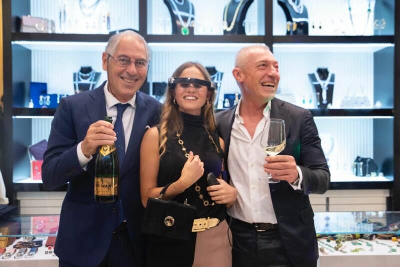 dewan1 800x534 - De Wan. Gli smart-glasses Epson Moverio sulla piattaforma ELIO