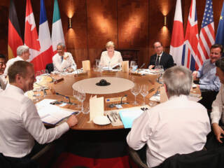 i governi iniziano realmente ad adottare criptovalute e blockchain o sono solo chiacchiere