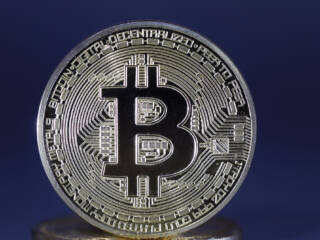 i gravi problemi di libra fanno crollare il prezzo del bitcoin che precipita al minimo da maggio