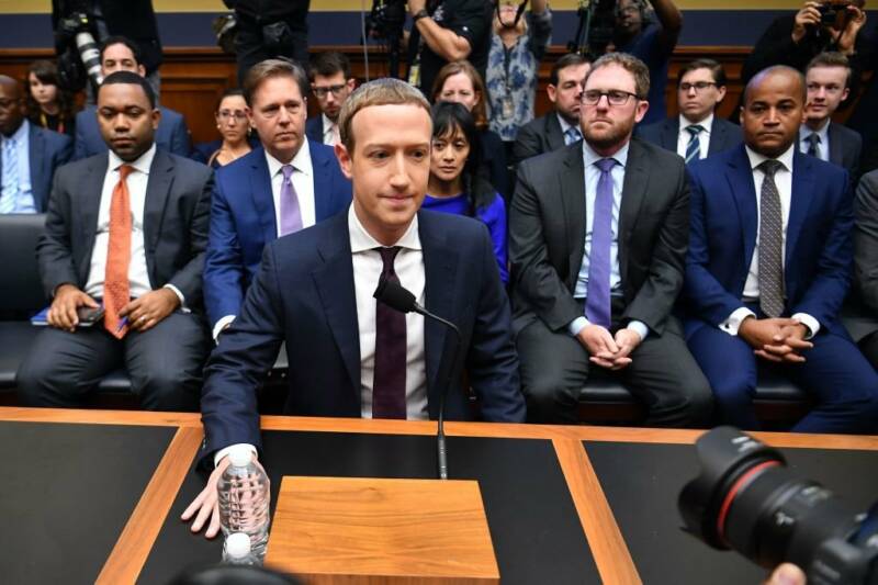 mark zuckerberg ha dichiarato che facebook abbandonerebbe il suo controverso progetto di pagamenti se i regolatori statunitensi non lo approvassero fb 800x533 - Mark Zuckerberg e Facebook hanno dichiarato che abbandoneranno Libra se i regolatori non approvano