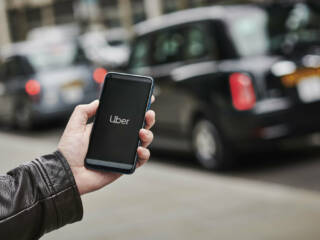 uber money entra nel settore fintech con carte di credito e debito wallet