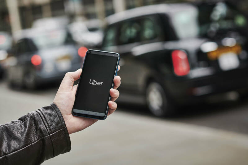 uber money entra nel settore fintech con carte di credito e debito wallet