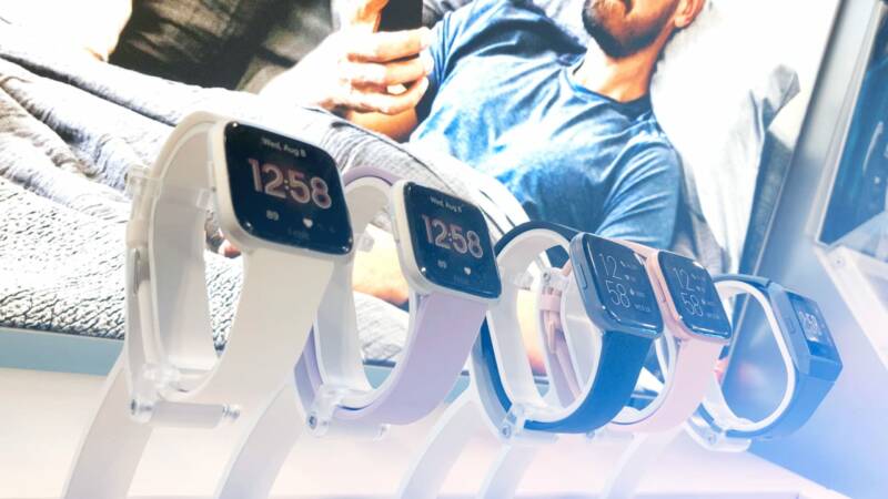 con fitbit google affronta apple nella gara di big tech per renderti piu sano 800x450 - Google acquista Fitbit per raggiungere Apple nella gara al possesso dei dati sanitari
