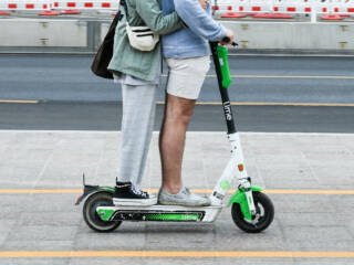 gli scooter elettrici saranno banditi dai marciapiedi di singapore