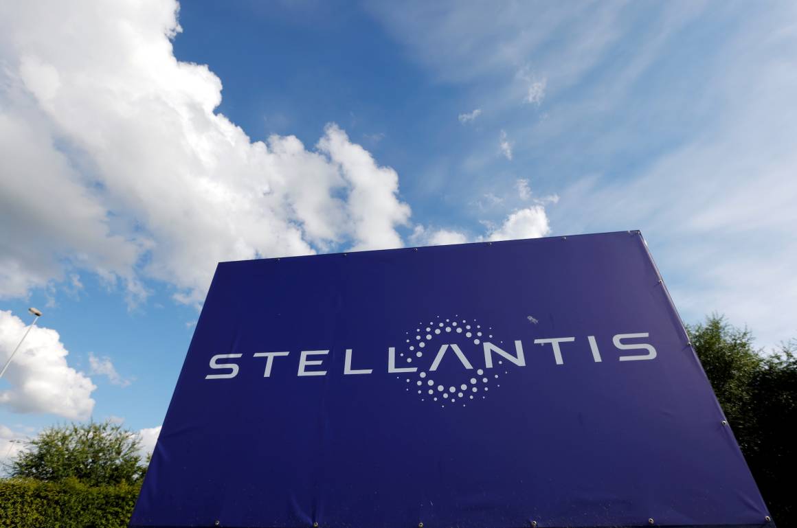 Stellantis abbandona l’Italia: l’inaugurazione della giga factory di Douvin evidenzia una svolta verso la Francia e la Germania