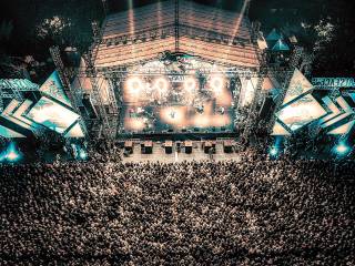 Bob Sinclair critica l'uso dei cellulari in discoteca per l'atmosfera musicale