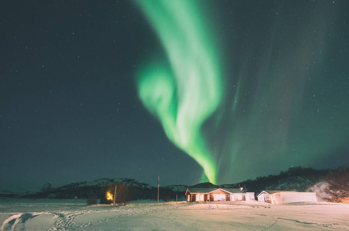 Scopri la Luna e l'aurora boreale in un emozionante time-lapse spaziale