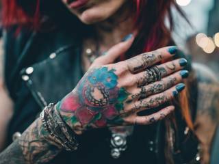 Anna Lou Castoldi racconta il suo stile emo tra piercing e tattoo