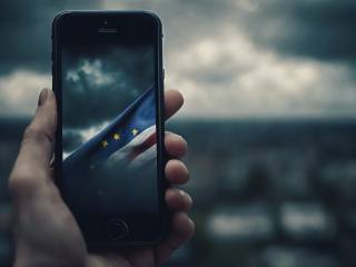 Apple boccia l'accordo europeo sull'intelligenza artificiale e nuove regole