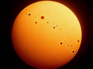 Aumento delle macchie solari oltre le previsioni degli esperti