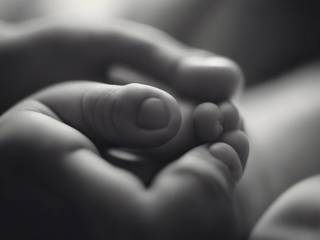 Frances Bean Cobain e Riley Hawk presentano il loro primogenito Ronin