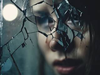 Asia Argento rivela il tormento dello stalking da parte di Morgan