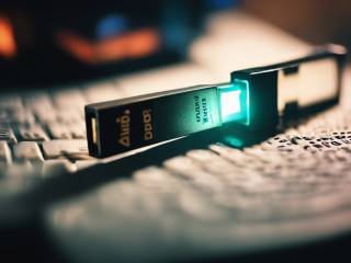 Attacco hacker avviene anche offline: come proteggersi efficacemente oggi