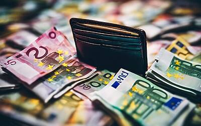 Aumenti stipendi di ottobre: fino a 350 euro, ecco a chi arrivano