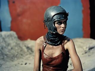 Beatrice difende fidanzato di Yulia mentre lui esplode contro la Luzzi