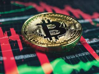 Bitcoin tocca i 70K: aspettative di mercato e riduzione delle scommesse sui tassi Fed
