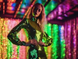 Charli XCX presenta Brat, il suo nuovo singolo scintillante e audace