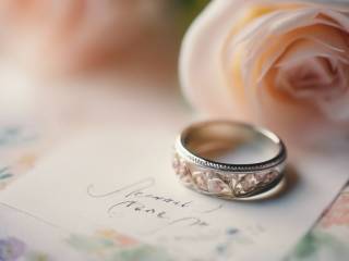 Corna omosex e nozze infelici: chi sposa la giovane un anno dopo?