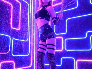 Elisabetta Canalis in lingerie: look di Halloween tra trasparenze e stile audace