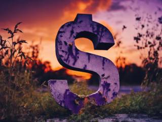 Intrum AB nel caos dei debiti: strategie per evitare il fallimento