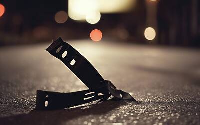 Litiga con la moglie e finisce ferito dopo una drammatica lite in auto