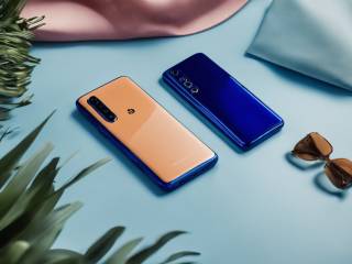 Motorola Edge 50 Neo presenta teleobiettivo 3x e innovativo design per medio segmento