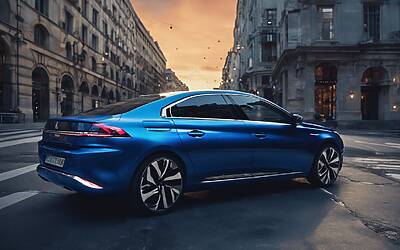 Peugeot e-408 elettrica: scopri la nuova fastback e il suo design innovativo