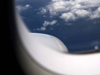 Reazione spiazzante di Tommaso dopo il regalo aereo di coppia con MariaVittoria