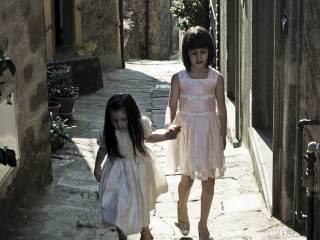 Rihanna incanta a Versailles nel backstage di Dior Parfums: scopri il video