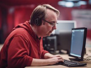 Torvalds critica le mitigazioni delle falle teoriche in Linux con frustrazione