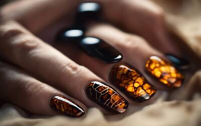 Unghie Tortoise Shell: il trend animalier imperdibile per questo autunno