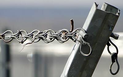 Accuse di Helena a Lorenzo sul misterioso telefono in aeroporto