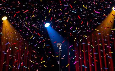 Alice Mangione: carriera e curiosità sull'attrice comica di “The Pozzolis Family”