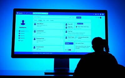 Bluesky: aumento degli utenti e sfide legate all'AI e alla verifica.